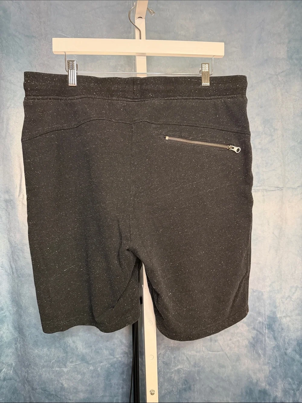 H&M Black Drawstring Athletic Shorts with Zip Pockets Size Large